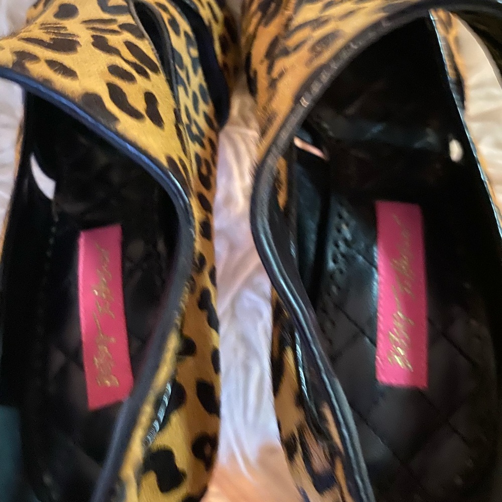 Shoes - Picture 6 of 8